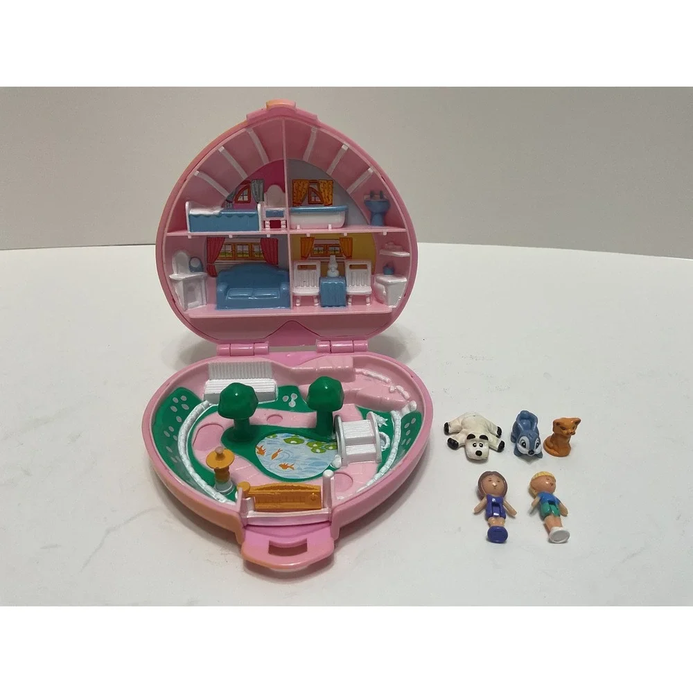 Vintage 1989 Bluebird Polly Pocket Pink Heart House Compact with 5‎ Figures